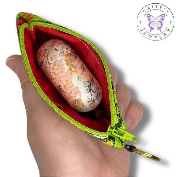 Handmade Zipper Pouch with a Feelin’ Grinchy Fabric - Picture 2 of 2